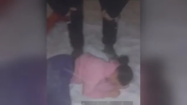 Спортики раздели закладчицу зимой что бы посмотреть на сиськи