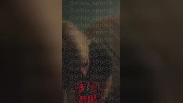 Xanny Bunny zuigt pik bij de ingang